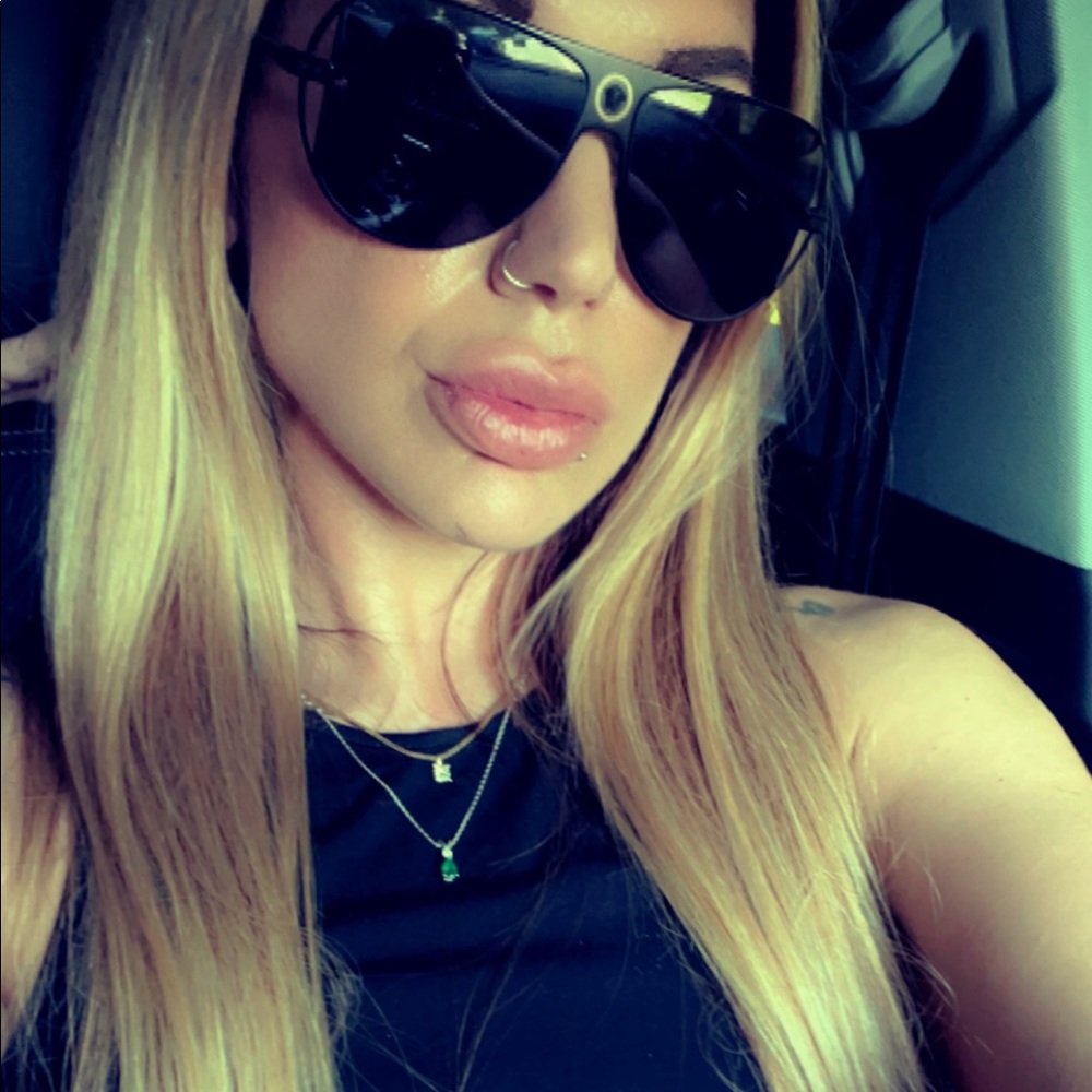 Meet your Posher, Dominique